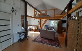 Apart - House